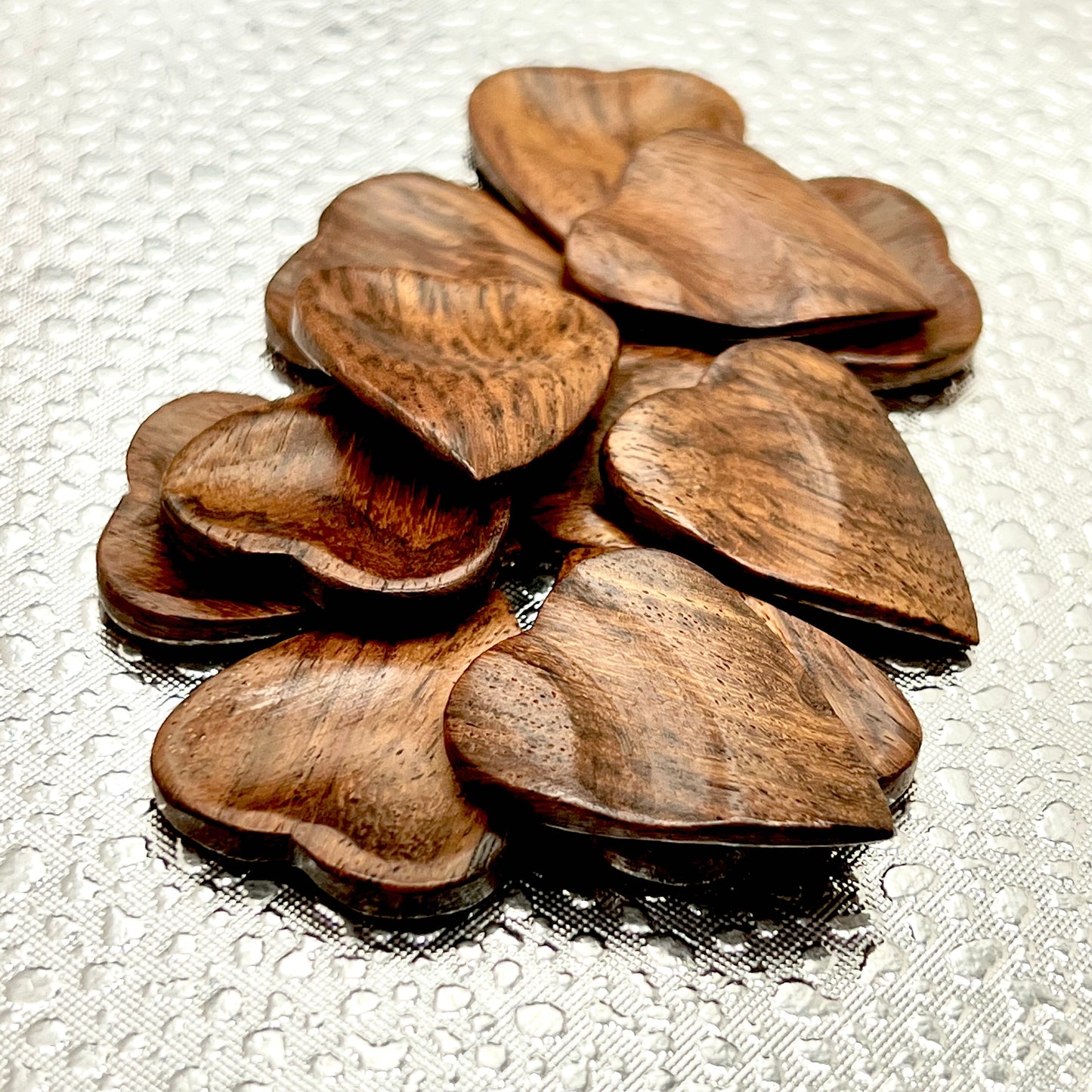 Rosewood Heart Guitar Picks – Sculpted Grip (3-Pack)